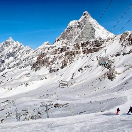 Bluesky Monte Cervino Matterhorn 公寓